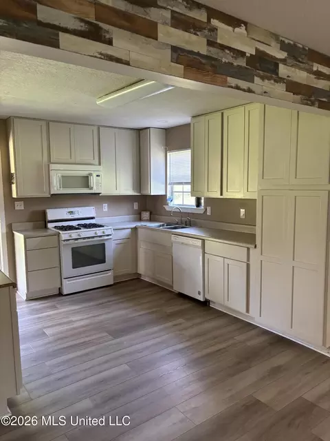 Kitchen - 19416 Highway 15, Saucier, MS 39574 photo 3 of 3