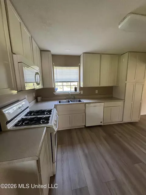 Kitchen - 19416 Highway 15, Saucier, MS 39574 photo 2 of 3