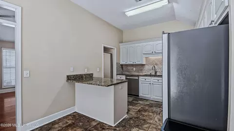 Kitchen - 204 Planters Cv, Madison, MS 39110 photo 1 of 2