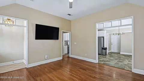 Living - 204 Planters Cv, Madison, MS 39110 photo 1 of 3