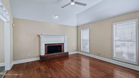 Living - 204 Planters Cv, Madison, MS 39110 photo 3 of 3