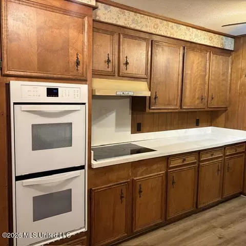 Kitchen - 5460 Saratoga Dr, Jackson, MS 39211 photo 2 of 3