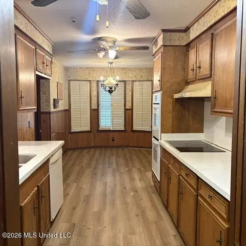 Kitchen - 5460 Saratoga Dr, Jackson, MS 39211 photo 1 of 3