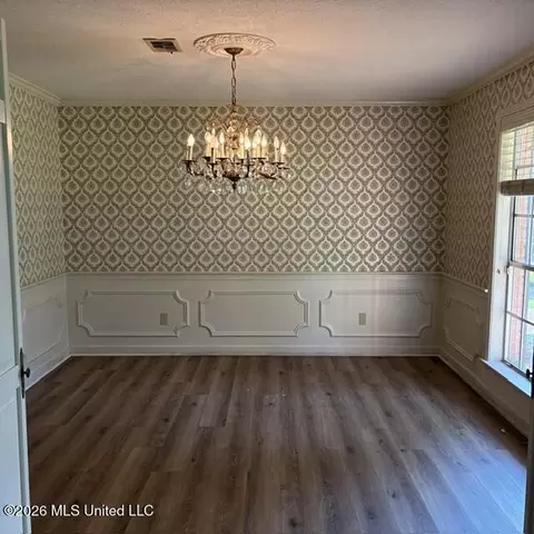 Dining - 5460 Saratoga Dr, Jackson, MS 39211 photo 1 of 1