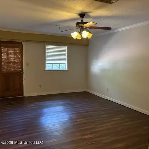 Living - 5460 Saratoga Dr, Jackson, MS 39211 photo 5 of 5