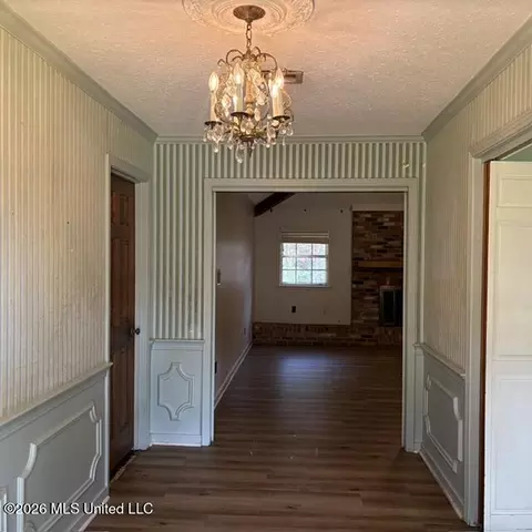 Entry Way - 5460 Saratoga Dr, Jackson, MS 39211 photo 1 of 1