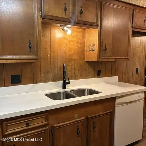 Kitchen - 5460 Saratoga Dr, Jackson, MS 39211 photo 3 of 3