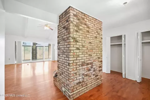 Living - 454 Cheyenne Ln, Madison, MS 39110 photo 6 of 6