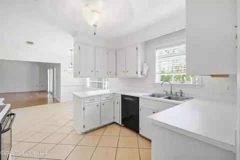 Kitchen - 454 Cheyenne Ln, Madison, MS 39110 photo 1 of 4