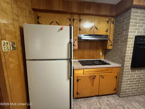 Kitchen - 102 Brookfield Dr, Natchez, MS 39120 photo 4 of 4