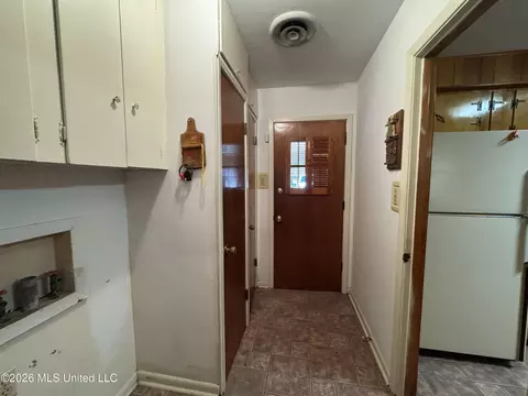 Entry Way - 102 Brookfield Dr, Natchez, MS 39120 photo 1 of 4