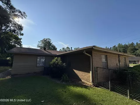 Exterior - 102 Brookfield Dr, Natchez, MS 39120 photo 13 of 19