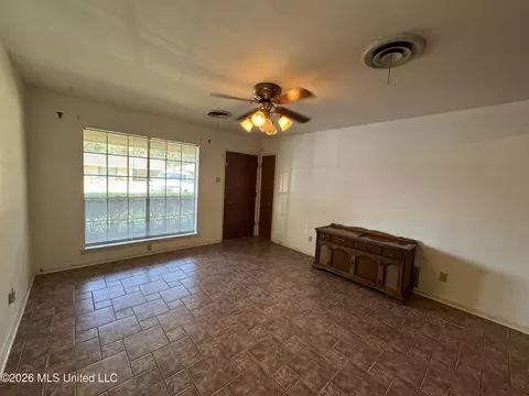 Living - 102 Brookfield Dr, Natchez, MS 39120 photo 1 of 6