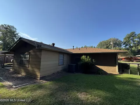 Exterior - 102 Brookfield Dr, Natchez, MS 39120 photo 14 of 19