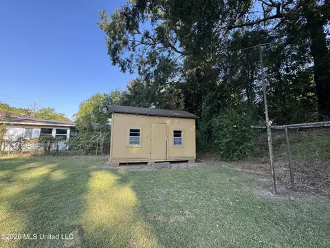 Exterior - 102 Brookfield Dr, Natchez, MS 39120 photo 18 of 19