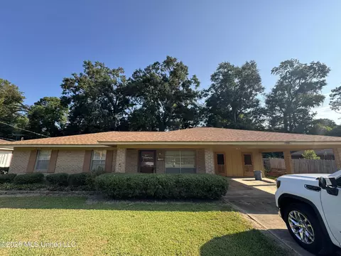 Exterior - 102 Brookfield Dr, Natchez, MS 39120 photo 4 of 19