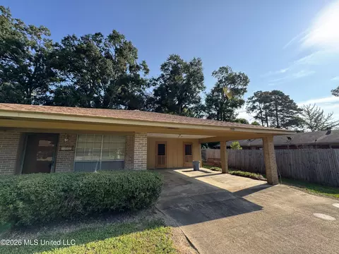 Exterior - 102 Brookfield Dr, Natchez, MS 39120 photo 6 of 19