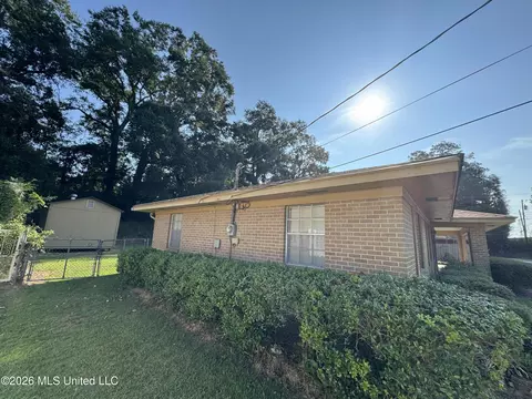 Exterior - 102 Brookfield Dr, Natchez, MS 39120 photo 1 of 19
