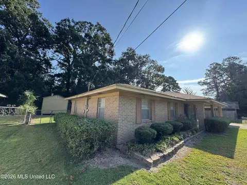 Exterior - 102 Brookfield Dr, Natchez, MS 39120 photo 2 of 19
