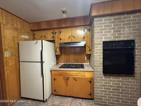 Kitchen - 102 Brookfield Dr, Natchez, MS 39120 photo 1 of 4