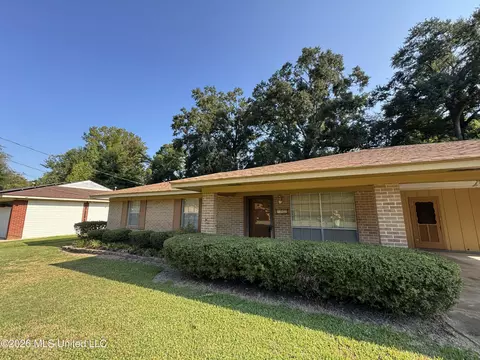 Exterior - 102 Brookfield Dr, Natchez, MS 39120 photo 5 of 19