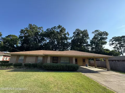 Exterior - 102 Brookfield Dr, Natchez, MS 39120 photo 3 of 19