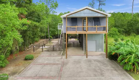 43 Fiber St, Bay Saint Louis, MS 39520