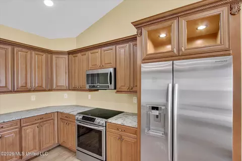 Kitchen - 3104 Wayne Dr, Biloxi, MS 39530 photo 5 of 7