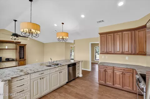 Kitchen - 3104 Wayne Dr, Biloxi, MS 39530 photo 6 of 7