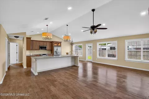 Living - 3104 Wayne Dr, Biloxi, MS 39530 photo 4 of 5