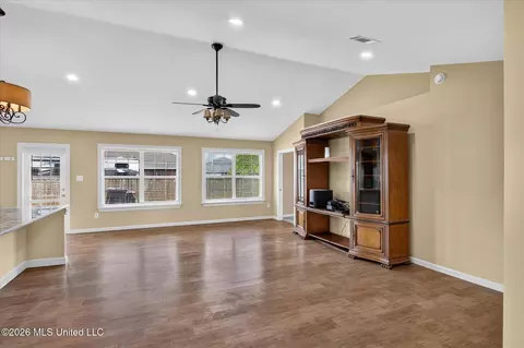 Living - 3104 Wayne Dr, Biloxi, MS 39530 photo 2 of 5