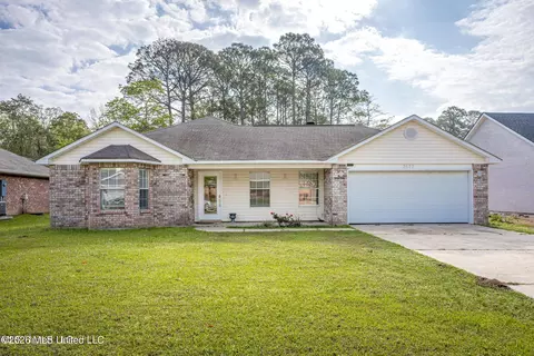 2612 N 8th St, Ocean Springs, MS 39564