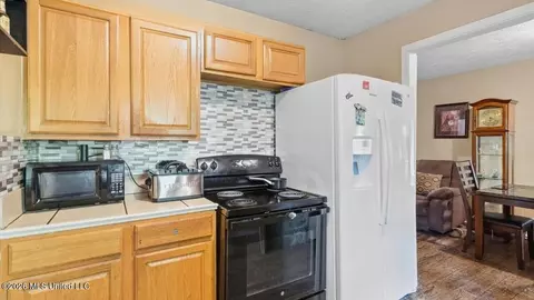 Entry Way - 3609 W Northside Dr, Jackson, MS 39213 photo 2 of 2