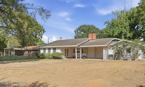 Exterior - 5225 Sunnyvale Dr, Jackson, MS 39211 photo 4 of 15