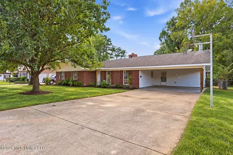 Exterior - 5225 Sunnyvale Dr, Jackson, MS 39211 photo 2 of 15