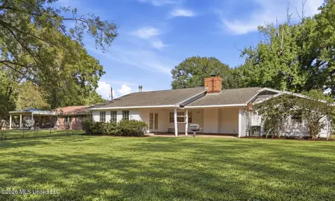 Exterior - 5225 Sunnyvale Dr, Jackson, MS 39211 photo 5 of 15