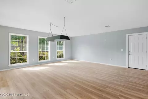 Living - 5225 Sunnyvale Dr, Jackson, MS 39211 photo 5 of 11
