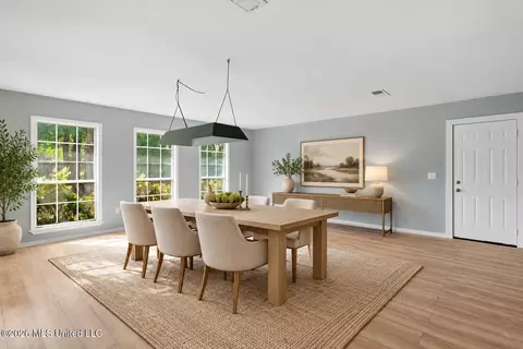 Dining - 5225 Sunnyvale Dr, Jackson, MS 39211 photo 3 of 3