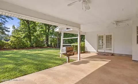Exterior - 5225 Sunnyvale Dr, Jackson, MS 39211 photo 6 of 15
