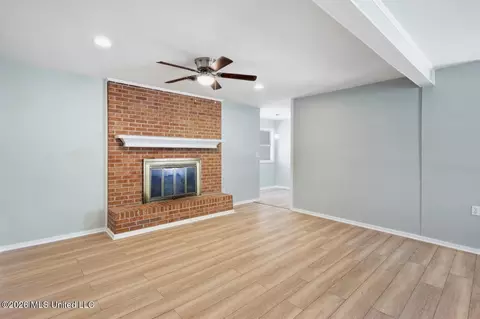 Living - 5225 Sunnyvale Dr, Jackson, MS 39211 photo 3 of 11