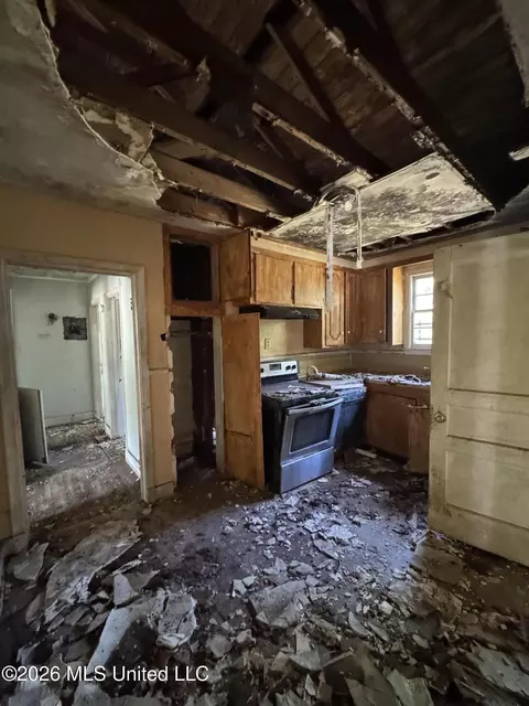 Kitchen - 140 Treehaven Dr, Jackson, MS 39212 photo 1 of 1