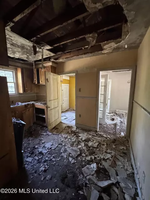 Entry Way - 140 Treehaven Dr, Jackson, MS 39212 photo 2 of 2
