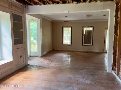 Living - 407 Alta Woods Blvd, Jackson, MS 39204 photo 3 of 3