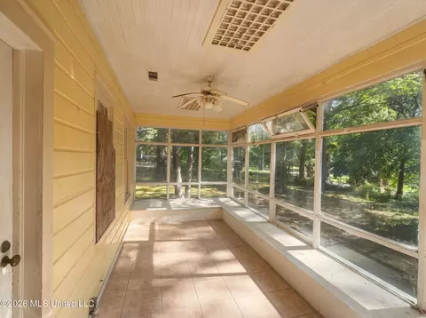 Exterior - 407 Alta Woods Blvd, Jackson, MS 39204 photo 2 of 3