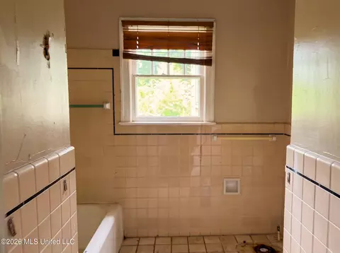 Bath - 407 Alta Woods Blvd, Jackson, MS 39204 photo 1 of 1