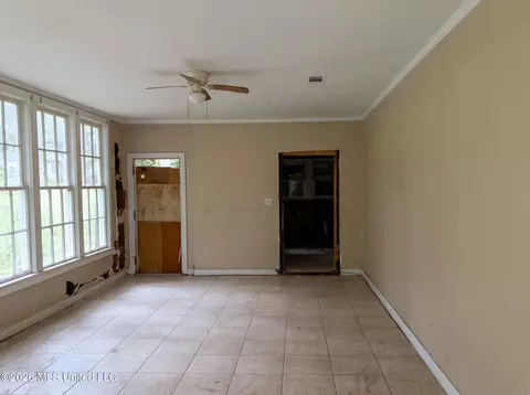 Living - 407 Alta Woods Blvd, Jackson, MS 39204 photo 2 of 3
