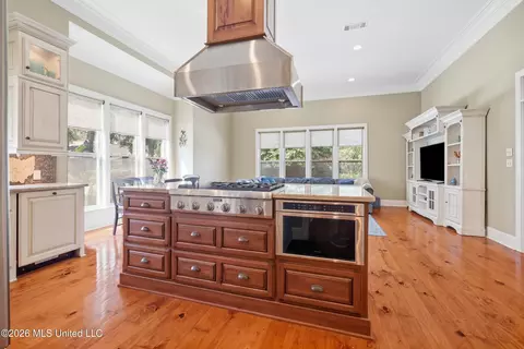 Kitchen - 978 Emily Dr, Biloxi, MS 39532 photo 5 of 7