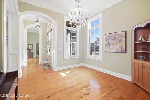 Entry Way - 978 Emily Dr, Biloxi, MS 39532 photo 2 of 6