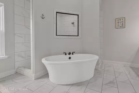 Bath - 963 Buttermilk Dr, Nesbit, MS 38651 photo 1 of 5