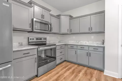Kitchen - 963 Buttermilk Dr, Nesbit, MS 38651 photo 3 of 4
